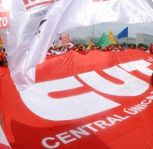 Imagem de CUT promete ir às ruas por Dilma no segundo turno 